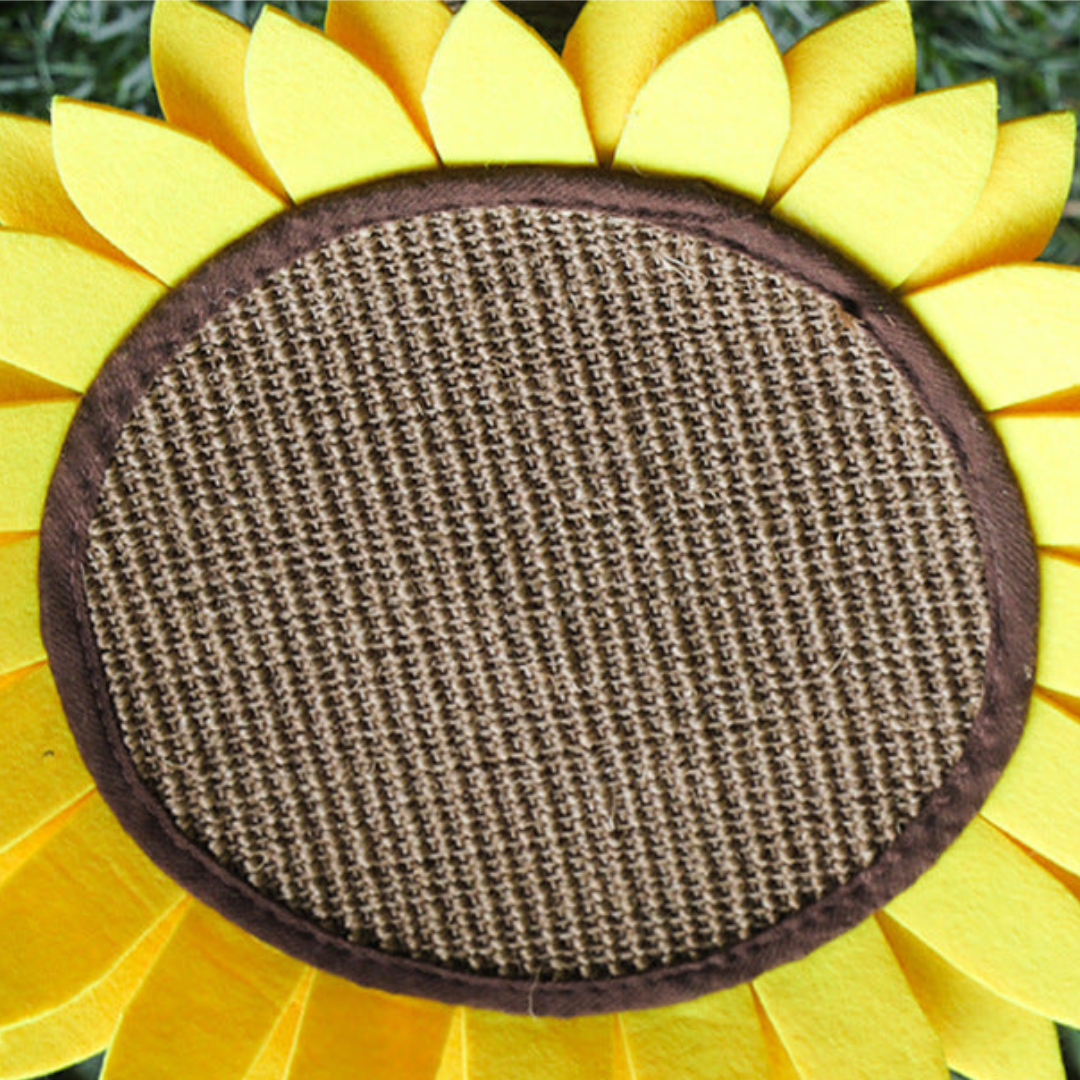 Cat Sunflower Scratching Post made of Sisal